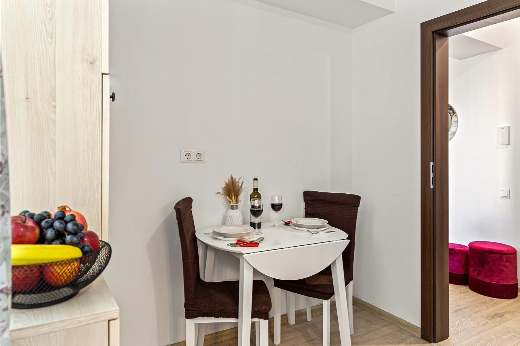 La Vie Est Belle Apartment Bucharest Exterior photo