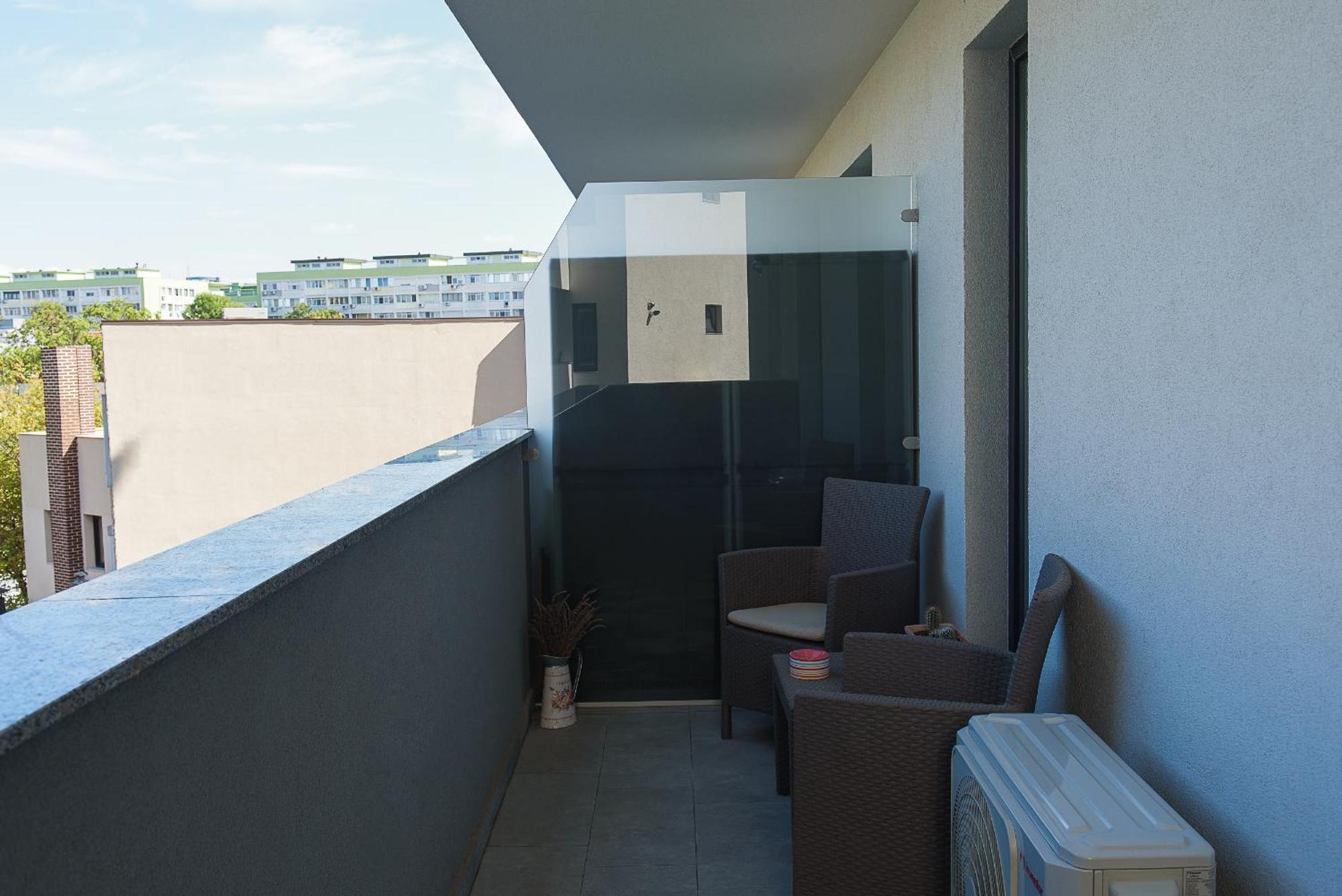 La Vie Est Belle Apartment Bucharest Exterior photo